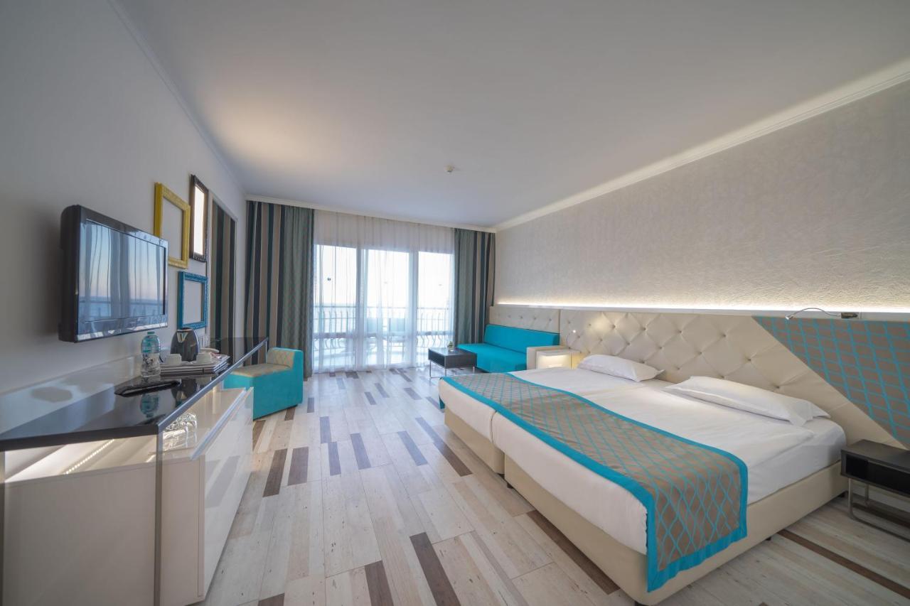 Double or Twin Room with Sea View – Free Private Beach Access
